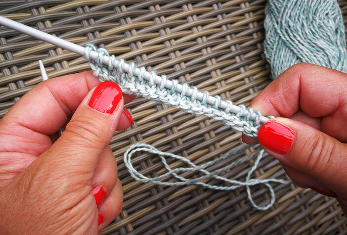 TRICOTER UNE MAILLE ENVERS Étape 6